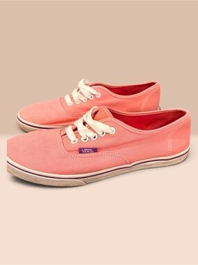 Vans Canvas Low-Top Sneakers in Coral. Women 8.5 Lace up